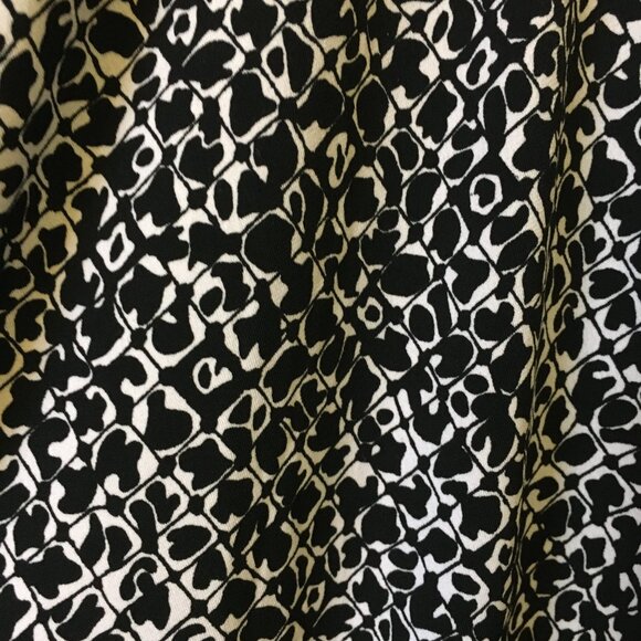 Tan Jay B&W Modular Net Print Cascade Neck Cap Sleeve Stretchy Blouse Top 1X - Picture 10 of 16